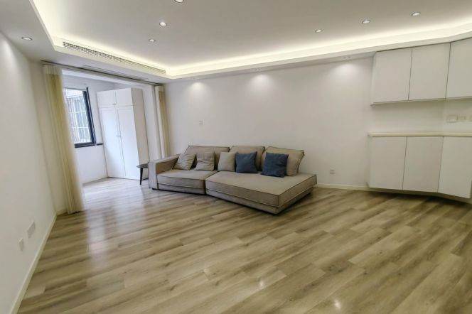 Good size 2+1 br  with floor heating in XuJiaHui .L  1/4 Shanghai indoor Stadium St.