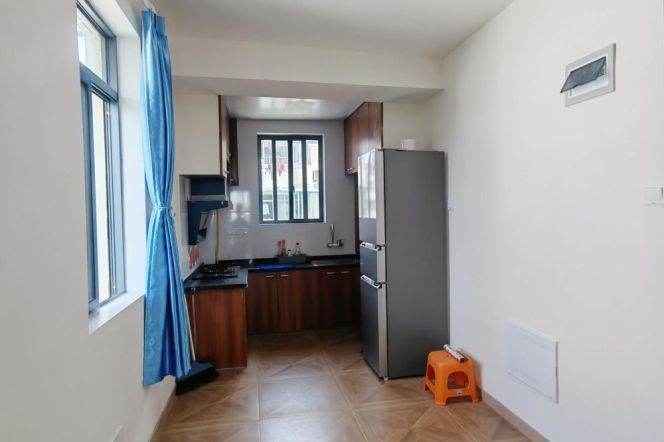 Cozy Bright 1 br in West Bund(XuHui) easy to L11 LongYao Rd St.