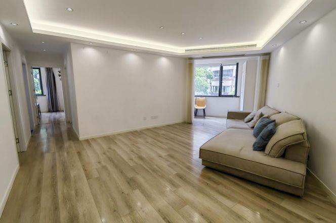 Good size 2+1 br  with floor heating in XuJiaHui .L  1/4 Shanghai indoor Stadium St.