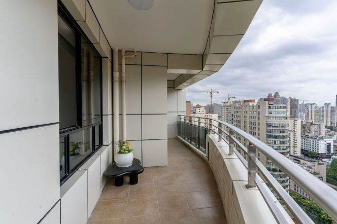 modern big 4brs brand new decoration ,floor heating open balcony near Xintiandi 