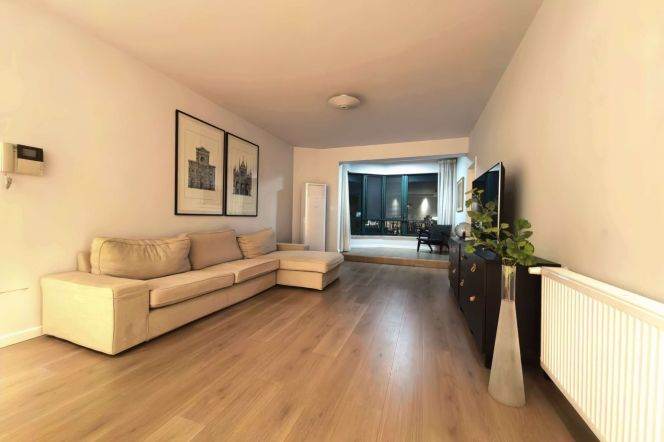 4 Brs, 2 Baths, Private Terrace/Wall heating/Oven/Gym, 200 sqm @ Xujiahui station L1,9&11