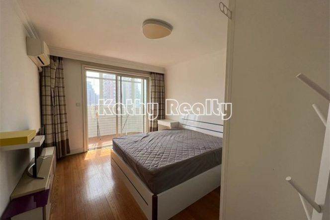 Cozy 2BR APT Elevator Good lights Hengshan Rd 10k