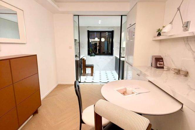 longyang rd new decoration 3BR/2Baths/140sqm@L2/7/18
