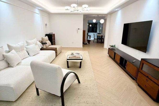 longyang rd new decoration 3BR/2Baths/140sqm@L2/7/18