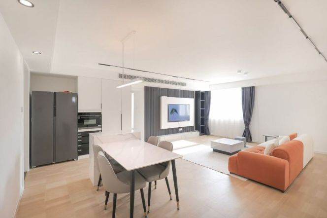 Spacious 3Brs/2Lrs/2Bts apt nr West nanjing rd,M2/12/13