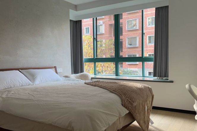 3 Brs, 2 Baths, Open Balcony/Floor heating/Oven/Dish washer, 140 sqm @ Longhua metro L11&12