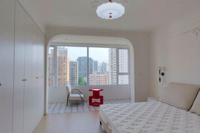 Spacious 2 br (183 sqm)3 baths , easy walking to L 1/9/11 XuJiaHui St. near JiaoTongUniversity 