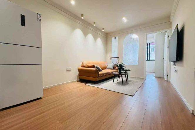 Loushanguan rd/spacious 1br 1lr/central AC/bright room/brand furniture,@L15/2