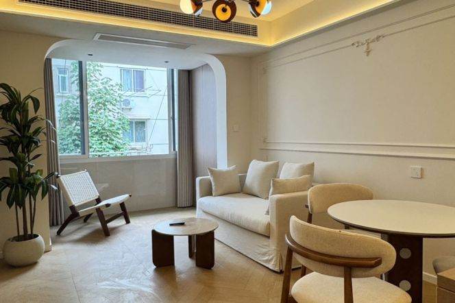 Modern 1BR Apt +Heating | Jiangsu rd Metro L2&11 | Central AC | Newly renovated