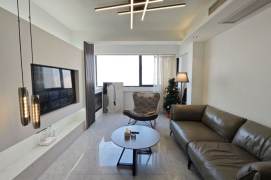 L2-11 Jiangsu Road Metro Station, 3-brs apartment with underfloor heating and elevator access