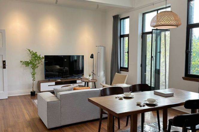Modern 2+1BR 2BA Old Apt w/Elevator on Mid Huaihai Rd