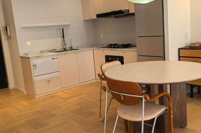 2 Brs, 2 Baths with Private Terrace/Floor heating/Dish washer, 120 sqm @ Changping metro L7