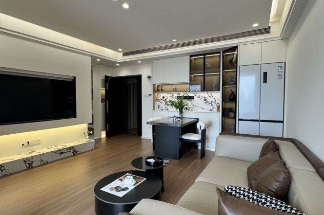 Spacious 1Br + great sunshine | Zhongshan Park Metro & West Yan'an rd Metro