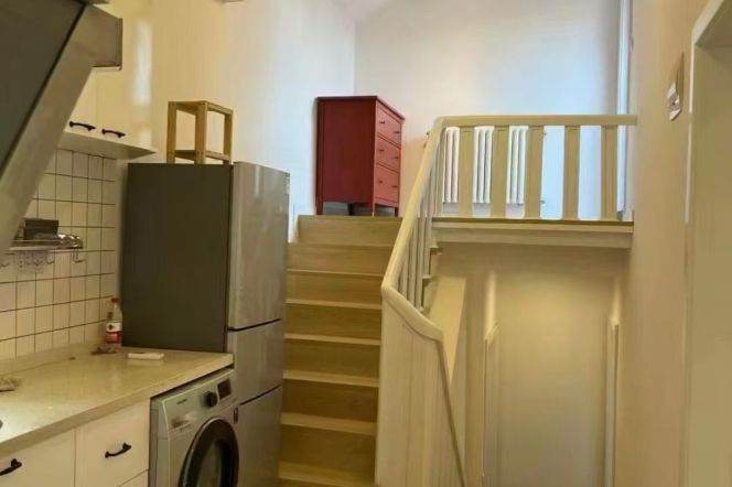 Wuyi South Road / Hengshan Road, entire floor balcony and terrace on the third floor of the villa