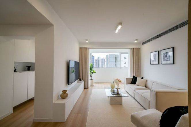 Taixing/ Haifang rd floor heating 3brs/2lr/2ba wt walk in closet; L1/12/13