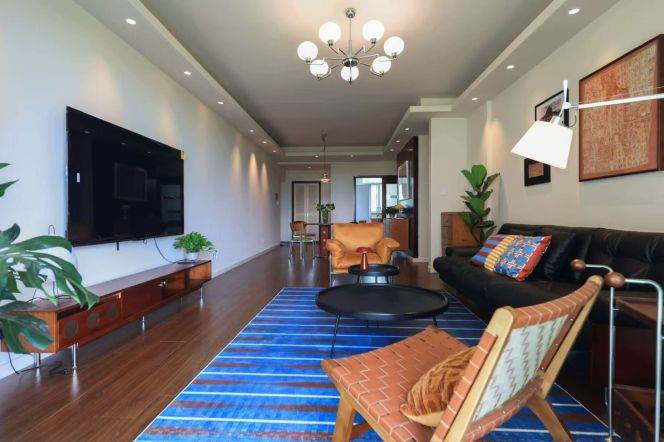 nice 3 bedrooms modern furniture beside Century park line 9 only 20K