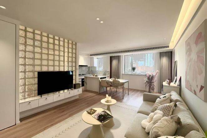 4 Brs, 2 Baths, Open Balcony/Floor heating/Oven/Dish washer, 170 sqm @ People square L1,2&8