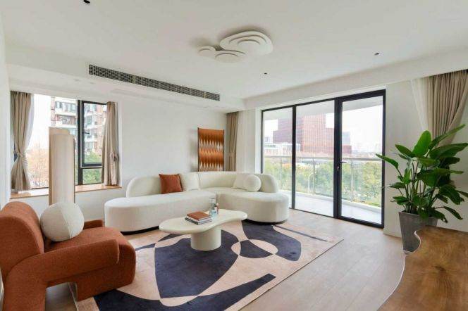 Bansongyuan rd/South Xizang rd 3brs/2lr/2ba apt wt balcony; L4/8