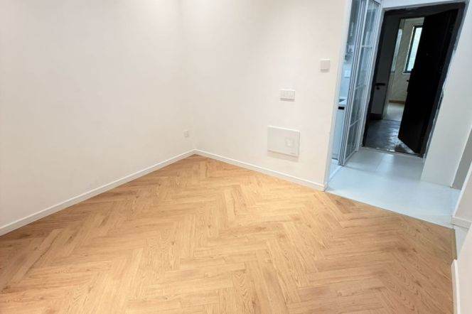 New renovated 1br apt for rent at good price,close to Line 2