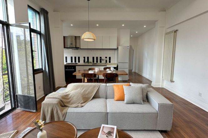 Modern 2+1BR 2BA Old Apt w/Elevator on Mid Huaihai Rd