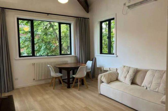 Wuyi South Road / Hengshan Road, entire floor balcony and terrace on the third floor of the villa
