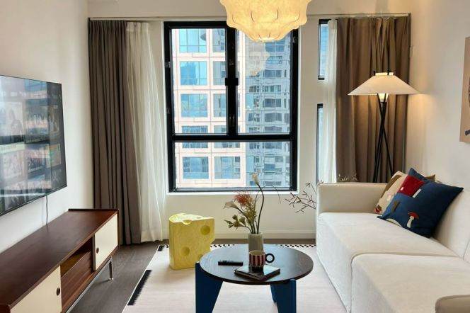 Line 1/12/13 Hanzhong Road - Renovated 2beds -high floor- comfortable living 