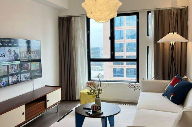 Line 1/12/13 Hanzhong Road - Renovated 2beds -high floor- comfortable living 