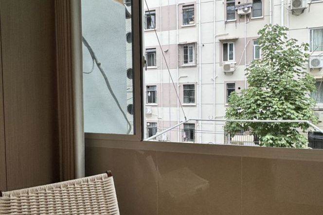 Modern 1BR Apt +Heating | Jiangsu rd Metro L2&11 | Central AC | Newly renovated