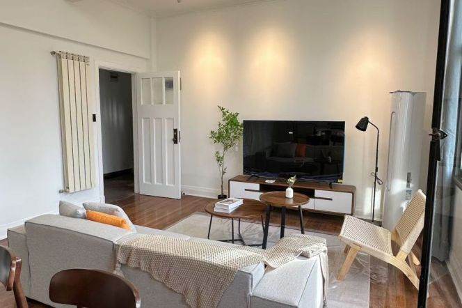 2+1 Rooms, 2 Baths,Wall heating/Dish washer, 140 sqm @ Middle Huaihai metro L13