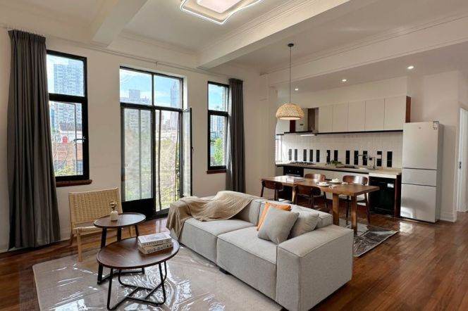 Modern 2+1BR 2BA Old Apt w/Elevator on Mid Huaihai Rd