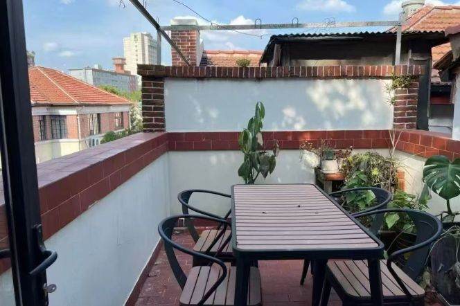 Wuyi South Road / Hengshan Road, entire floor balcony and terrace on the third floor of the villa