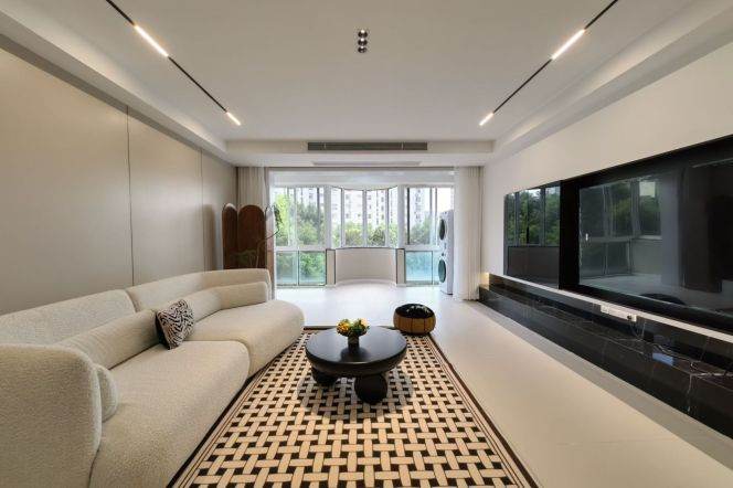 3 Brs, 2 Baths, Floor heating/Central ac/Dish washer, 145 sqm @ Century Park L2