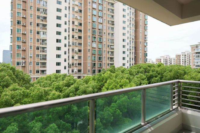 nice 3 bedrooms modern furniture beside Century park line 9 only 20K