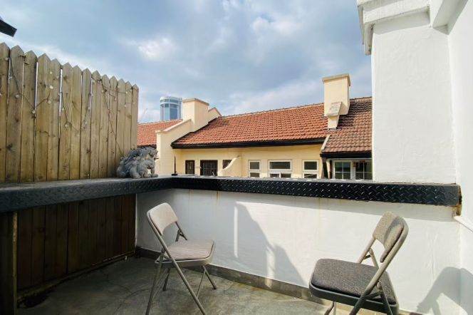 Classic 2br/2bt Apt with terrace