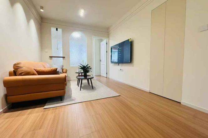 Loushanguan rd/spacious 1br 1lr/central AC/bright room/brand furniture,@L15/2