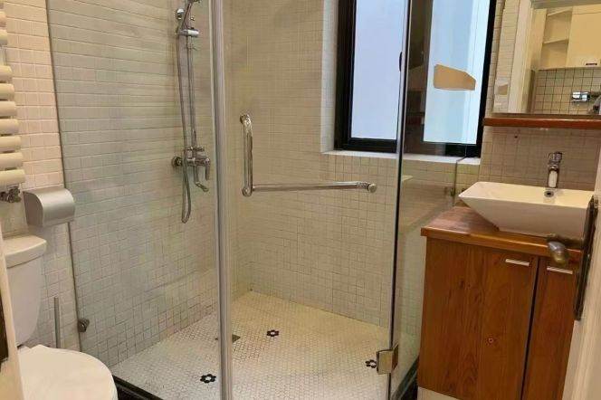 Wuyi South Road / Hengshan Road, entire floor balcony and terrace on the third floor of the villa