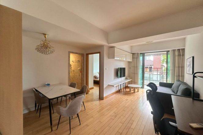Sunny Apt in Four Seasons Garden