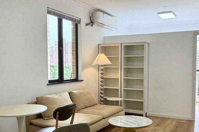 1 br near L9/L12 jiashan rd station+elevator