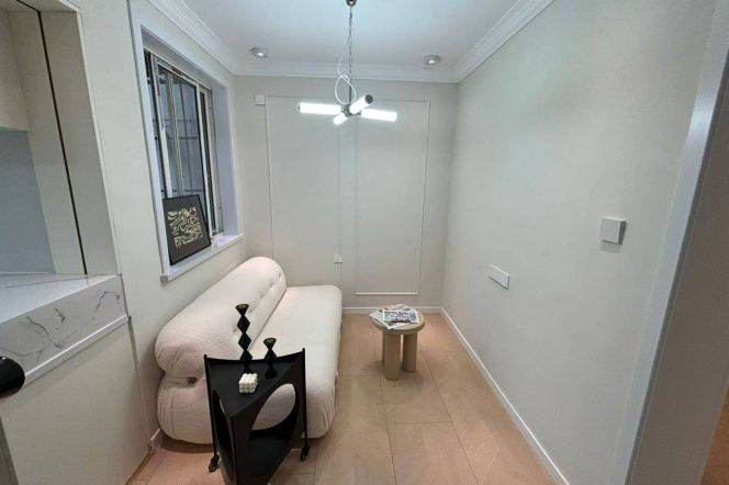 Pudong area/Nice yard+modern 2br 1lr/double south/brand furniture,Dongming rd@L13/6