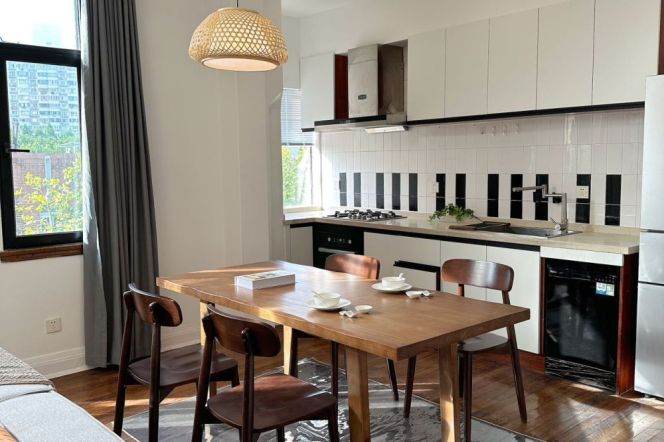Modern 2+1BR 2BA Old Apt w/Elevator on Mid Huaihai Rd