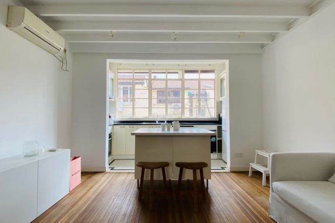 Classic 2br/2bt Apt with terrace