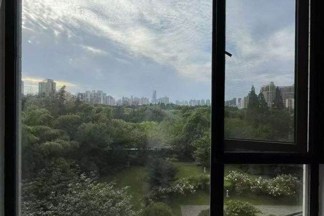 modern big 5brs floor heating nice balcony and park view beside Xujiahui park 41K