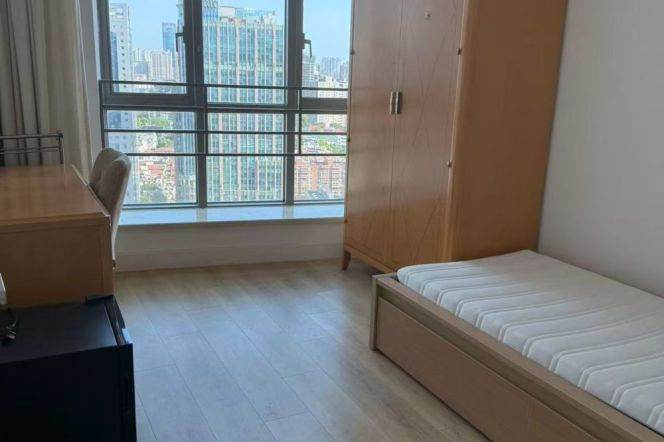 High-rise 2br/2bt Flat in West Nanjing Road