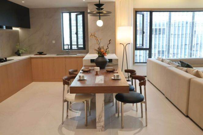 Near Lujiazui, 3Br 3Ba 3Balconies 230Sqm, South pudong rd., L2/4/14