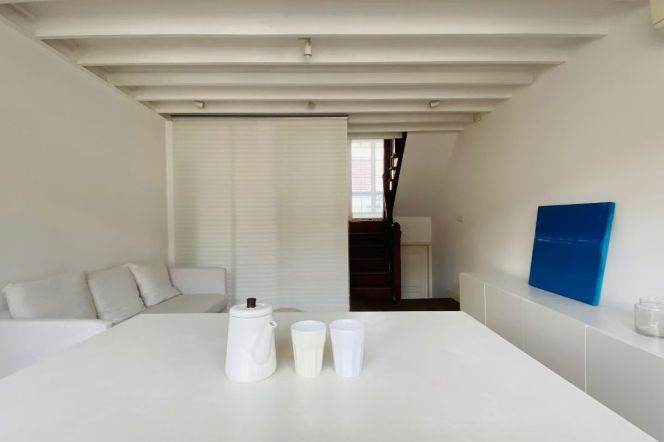 Classic 2br/2bt Apt with terrace