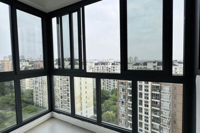Spacious & Sunny &Modern 1Br +Elevator +Balcony | Next to L2 Weining rd metro
