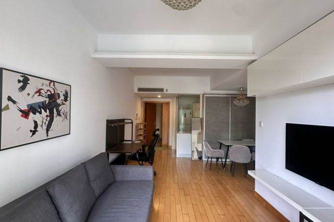 Sunny Apt in Four Seasons Garden