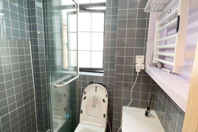 Spacious 1Br/1Lr/1Bt apt nr West yanan rd,M3/4
