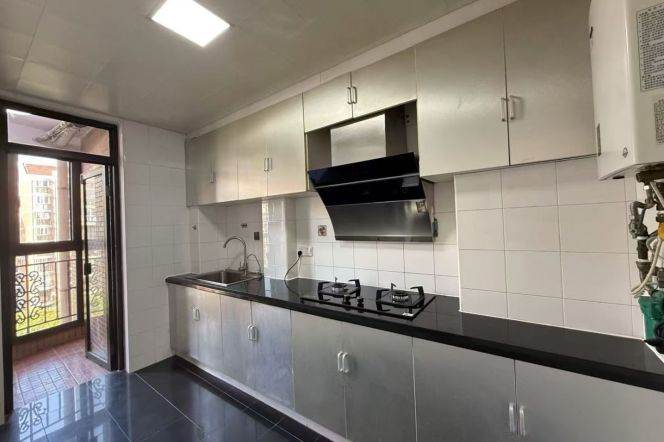 Nice 3br ,2bth, close to Longbaixincun, Line 10