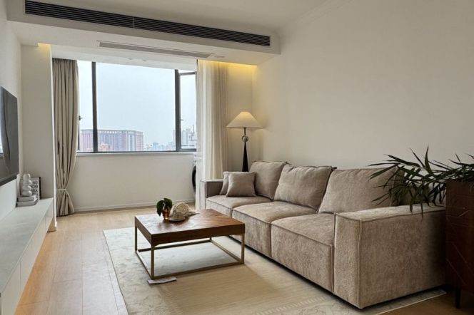 Highrise 2Br 20F | Big windows | South Shanxi rd metro & Jiashan rd metro |15.6K